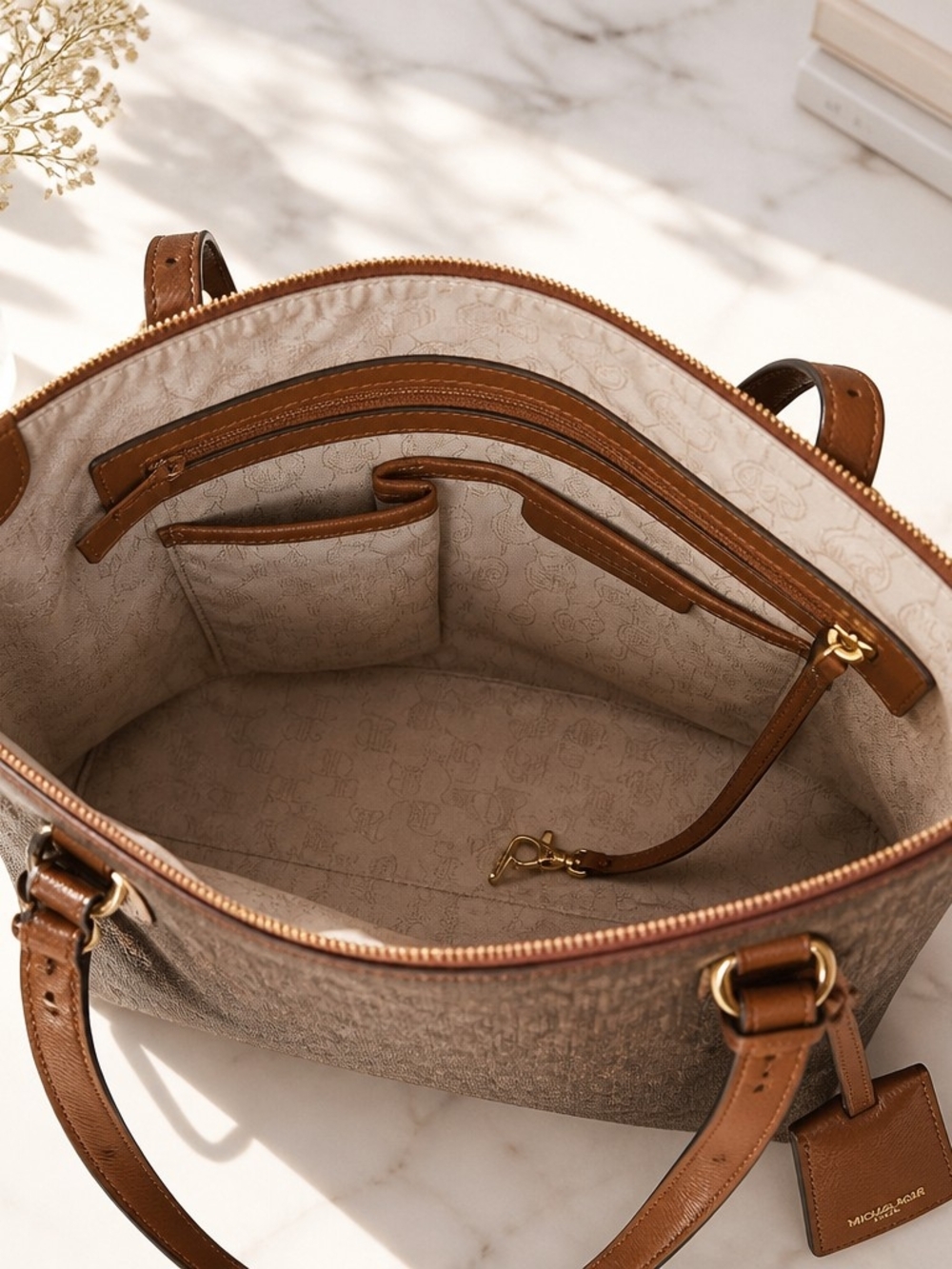 Michael Kors large Tote from the Jet set collection Tan - Picture 4 of 4